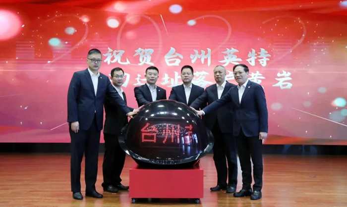 1667877818543100HKz1.jpg 640.jpg